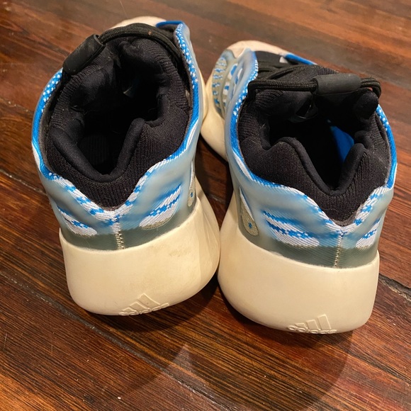 YEEZY 700 V3 'ARZARETH' - Picture 4 of 7